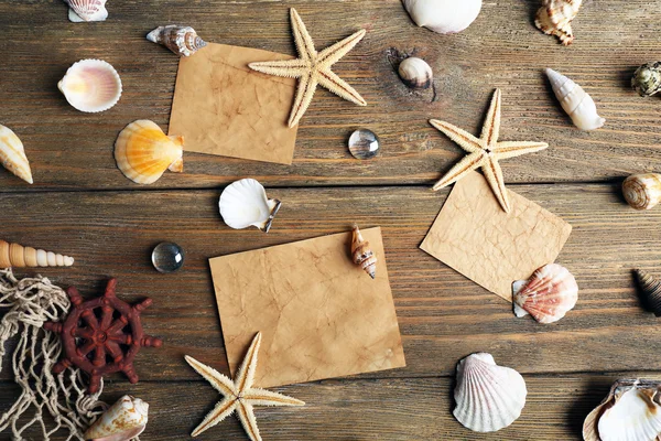 Card blanks with sea stars and shells on wooden background — Stock Photo, Image