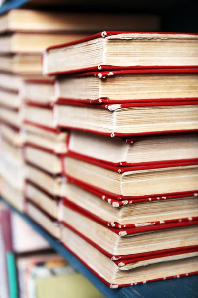 Many books on bookshelf in library, closeup — Stock Photo, Image