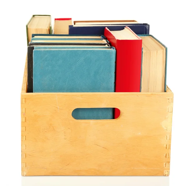Knihy v dřevěné krabici, izolované na bílém — Stock fotografie