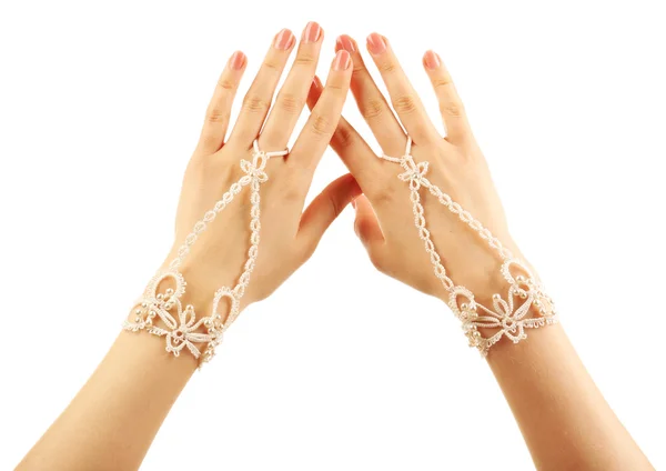 Жіночі руки з браслетами ізольовані на білому — стокове фото