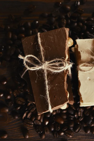 Stack of tied chocolate with coffee beans, top view — Stock Photo, Image