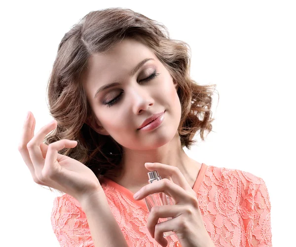 Hermosa mujer con frasco de perfume aislado en blanco — Foto de Stock