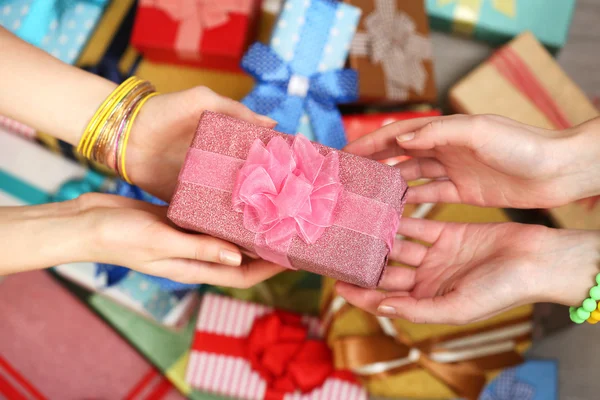 Female hands holding gift close-up — Stock Photo, Image