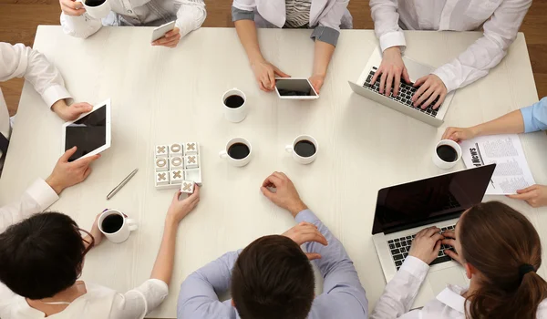 Group of business people working at desk top view — Stock Photo, Image