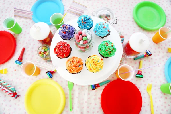 Prepared birthday table with sweets for children party — Stock Photo, Image