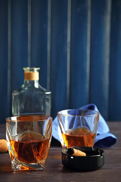 Whisky na drewniane tła — Zdjęcie stockowe