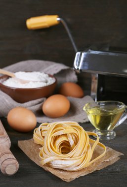 Makarna makarna makinesi rustik ahşap zemin hazırlama