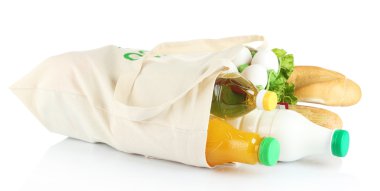 Beyaz arka plan üzerinde izole ürün kümesi ile alışveriş çantası