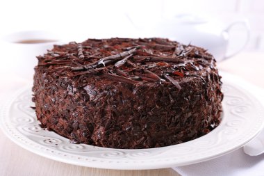 Tabloda çay lezzetli çikolatalı kek yakın çekim