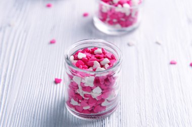 Kase üzerinde tablo yakın çekim renkli çikolata