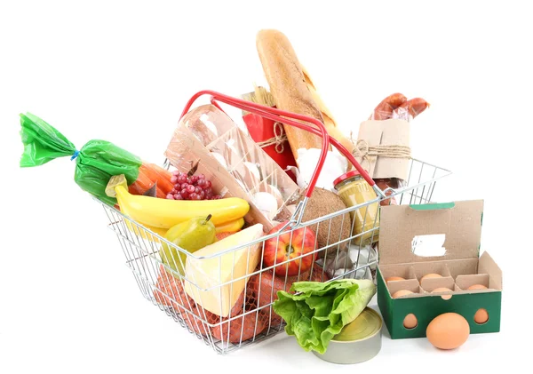 Beyaz izole yiyecek ile metal alışveriş sepeti — Stok fotoğraf