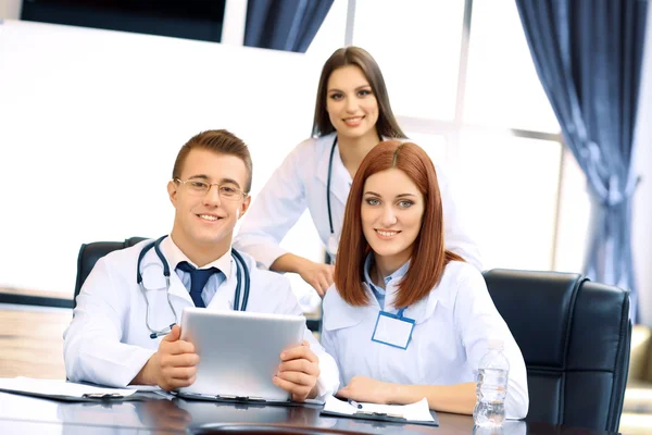 Medical workers working in conference room — Stock Photo, Image