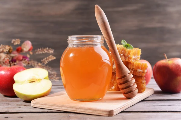 Delicious honey with apple on table on wooden background — Stock Photo, Image