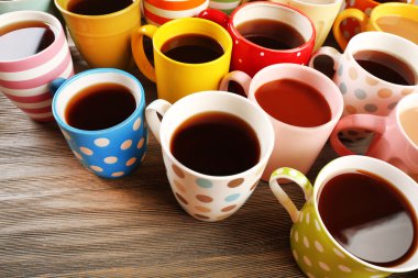 Birçok bardak kahve, portre