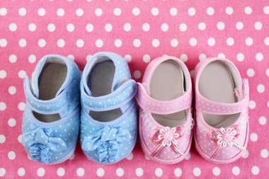 Bebek Ayakkabı bez arka plan üzerinde