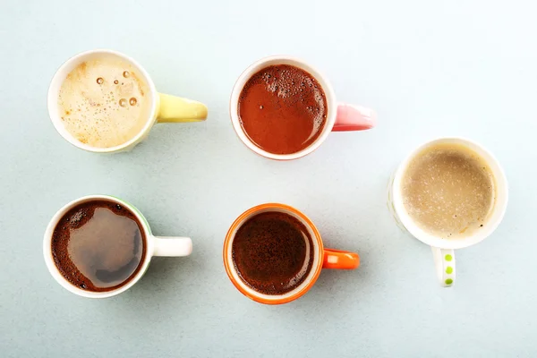 Viele Tassen Kaffee auf dem Tisch, Draufsicht — Stockfoto