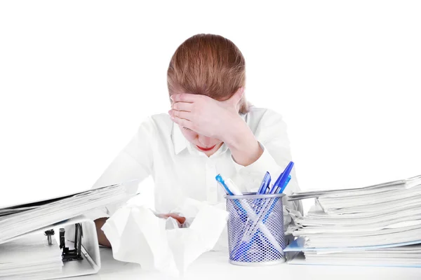 Moe vrouw op haar werkplek met documenten geïsoleerd op wit — Stockfoto