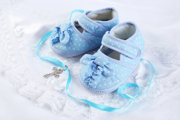 Baby shoe and cross for Christening — Stock Photo, Image