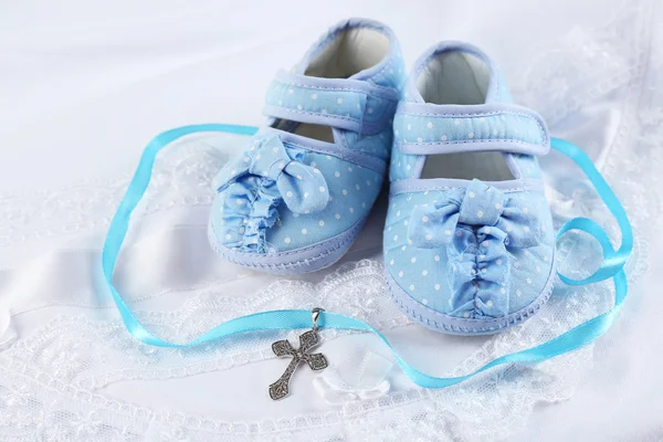 Baby shoe and cross for Christening — Stock Photo, Image