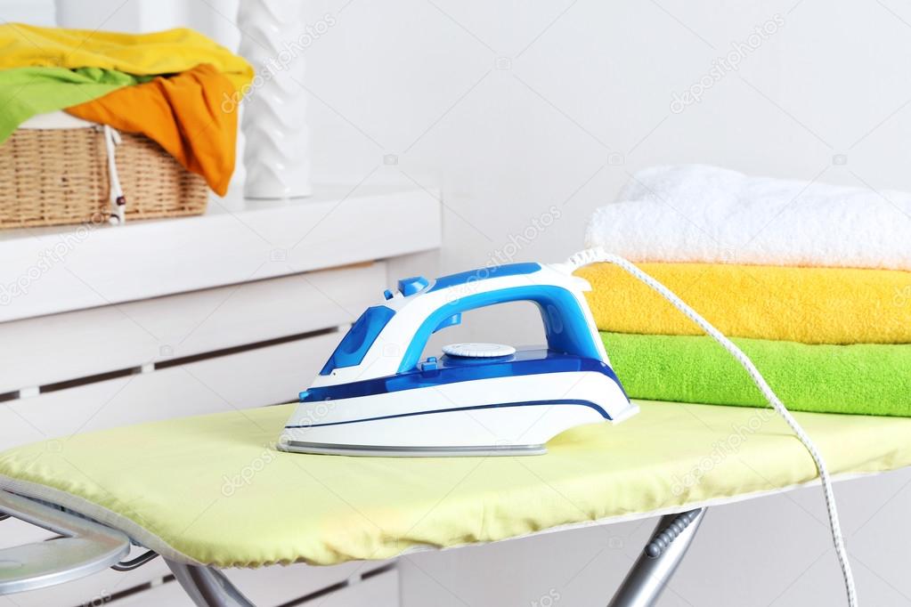 Aic090 сетка для глажения 40х90см. Подставка для утюга силиконовая brabantia 220067. Доска под утюгом. Кронштейн для утюга и гладильной доски. Подставка для утюга.