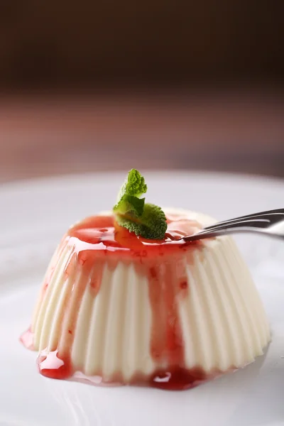 Tasty panna cotta dessert on plate, close up — Stock Photo, Image