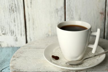 Kahve rengi rustik ahşap arka plan üzerinde fasulye ile