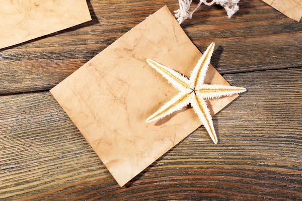 Card blank with sea star on wooden background — Stock Photo, Image
