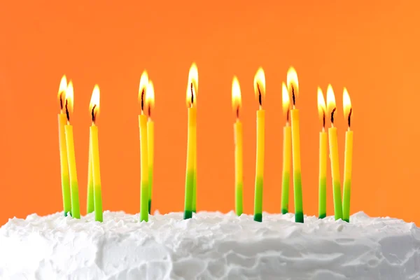 Τούρτα γενεθλίων με κεριά — Φωτογραφία Αρχείου