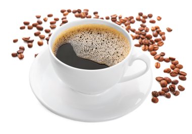 Beyaz üzerine izole edilmiş bir fincan kahve.