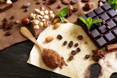 çikolata nane, baharat ve tablo, closeup kahve çekirdekleri ile