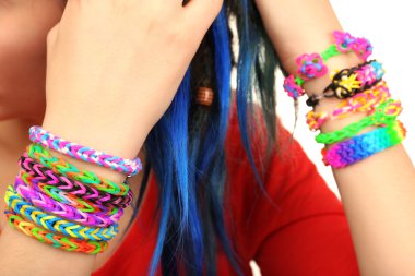 Bilezikler, closeup ile eller