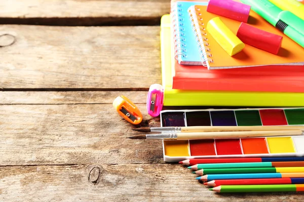 Artigos de papelaria escolar brilhantes — Fotografia de Stock