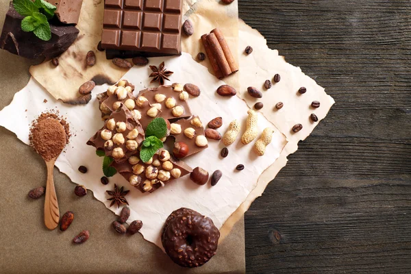 Set cokelat di atas meja — Stok Foto