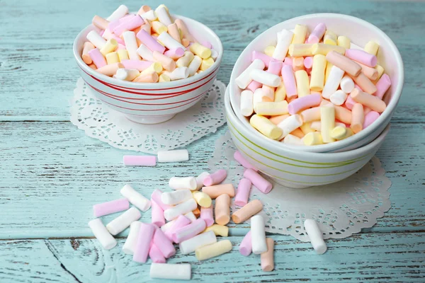 Bonbons sucrés sur la table — Photo