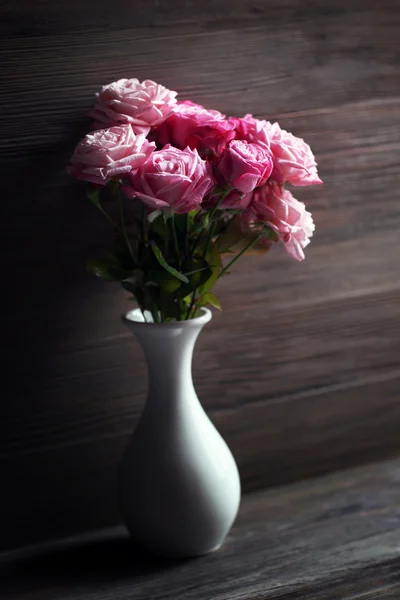 Bouquet of beautiful fresh roses — Stock Photo, Image