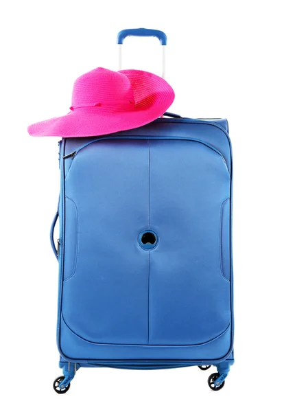 Valise bleue avec chapeau isolé sur blanc — Photo