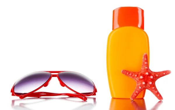 Bottle of suntan cream with sunglasses and sea star isolated on white — Stock Photo, Image