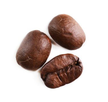 Kahve çekirdekleri beyaz üzerine izole