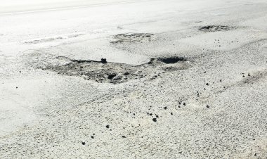 Çukurları olan çok kaliteli bir yol.