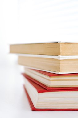 beyaz pencere, kitap yakın çekim