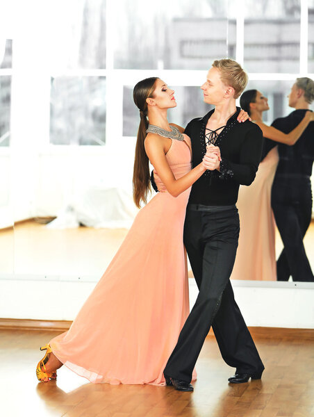 Бальные танцы в движении
