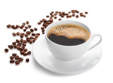Beyaz üzerine izole edilmiş bir fincan kahve.