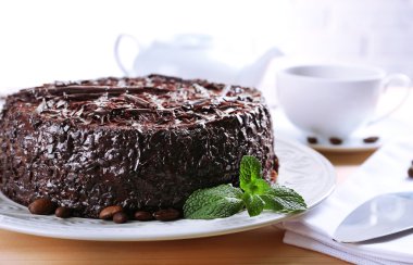 Tabloda çay lezzetli çikolatalı kek yakın çekim