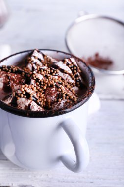 Kupa kakao marshmallows ahşap arka plan üzerinde ile