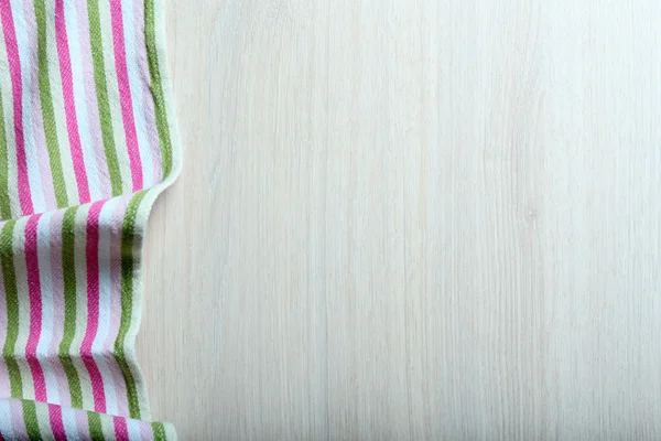 餐巾放在木制桌子上 — 图库照片