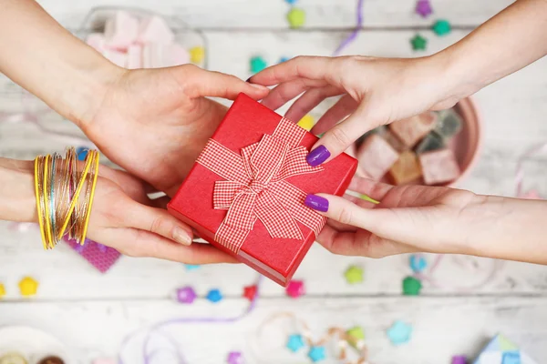 Female hands holding gift close-up — Stock Photo, Image