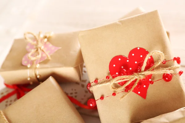 Hermosas cajas de regalo de primer plano. Concepto de San Valentín —  Fotos de Stock