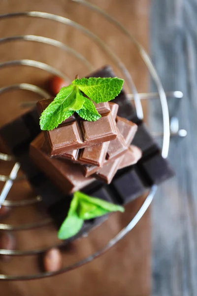 Conjunto de chocolate picante em suporte de metal, vista superior — Fotografia de Stock