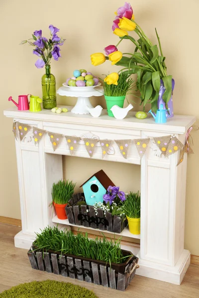 Fireplace with beautiful spring decorations in room — Stock Photo, Image