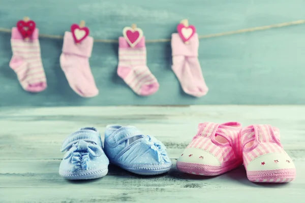 Cute toddler shoes and socks on wooden background — Stock Photo, Image